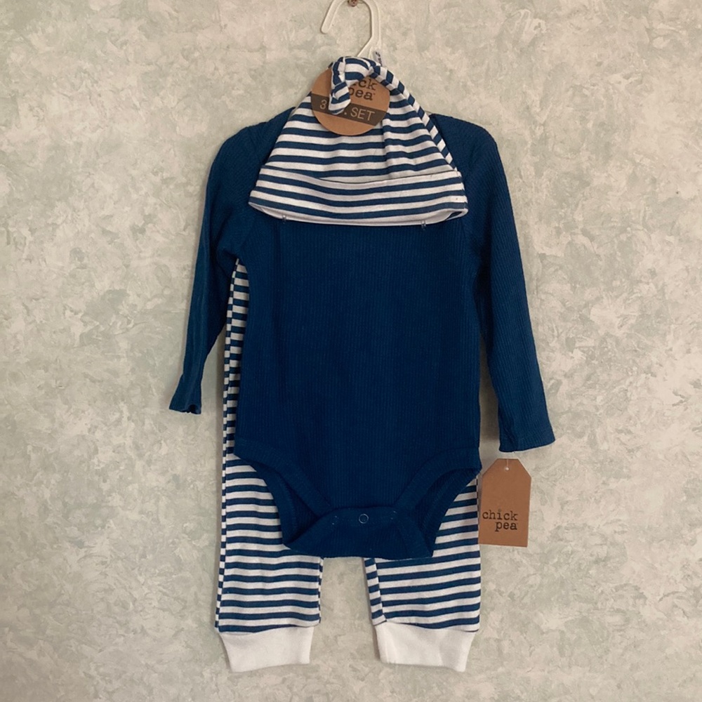 BNWT 6-9month 3 Piece Chick Pea Set